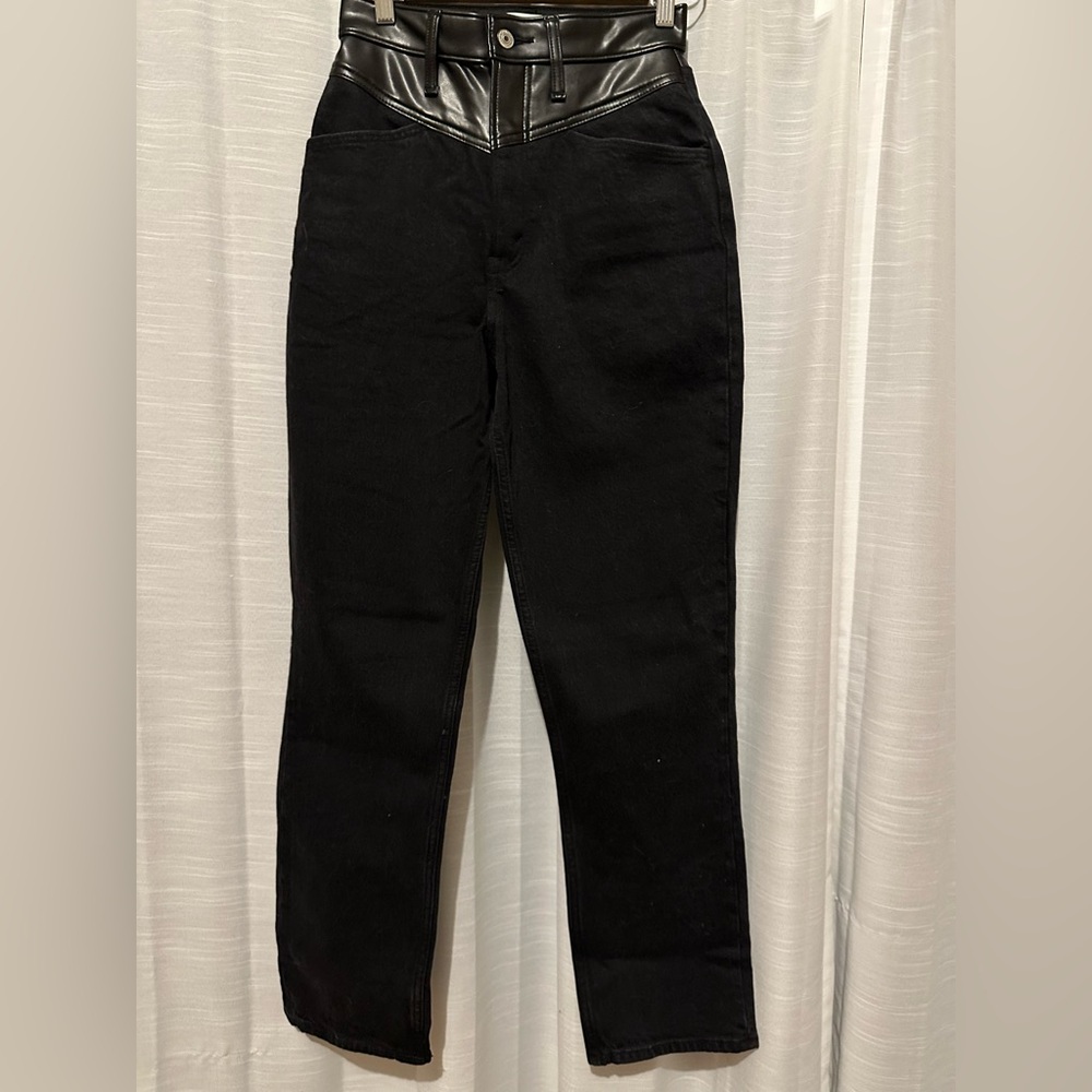 Abercrombie & Fitch. Black curve love 90’s straight